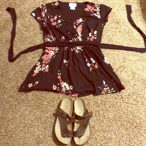 Lovely small Maternity Top by Motherhood + sandals